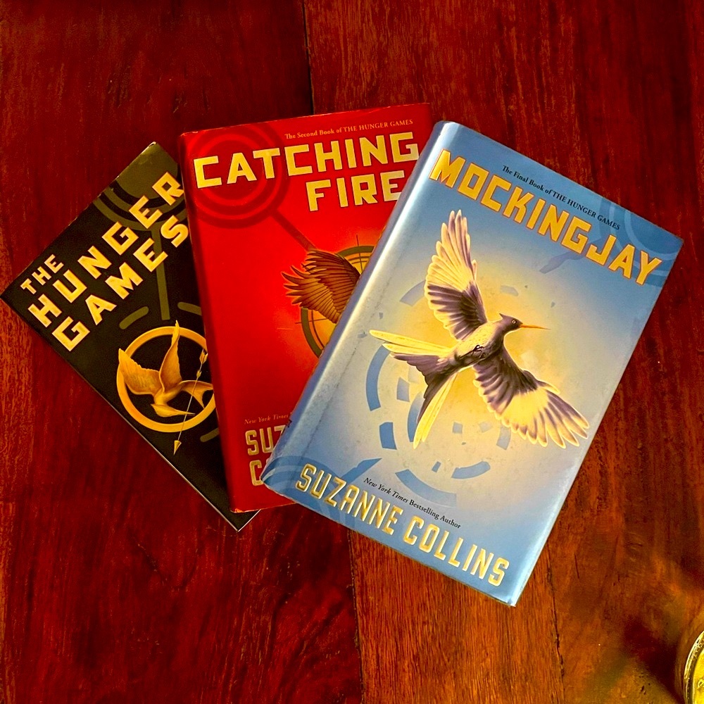 Complete bundled Hunger Games series Excellent GIFT 🎁❗️❗️❗️ - Picture 1 of 12